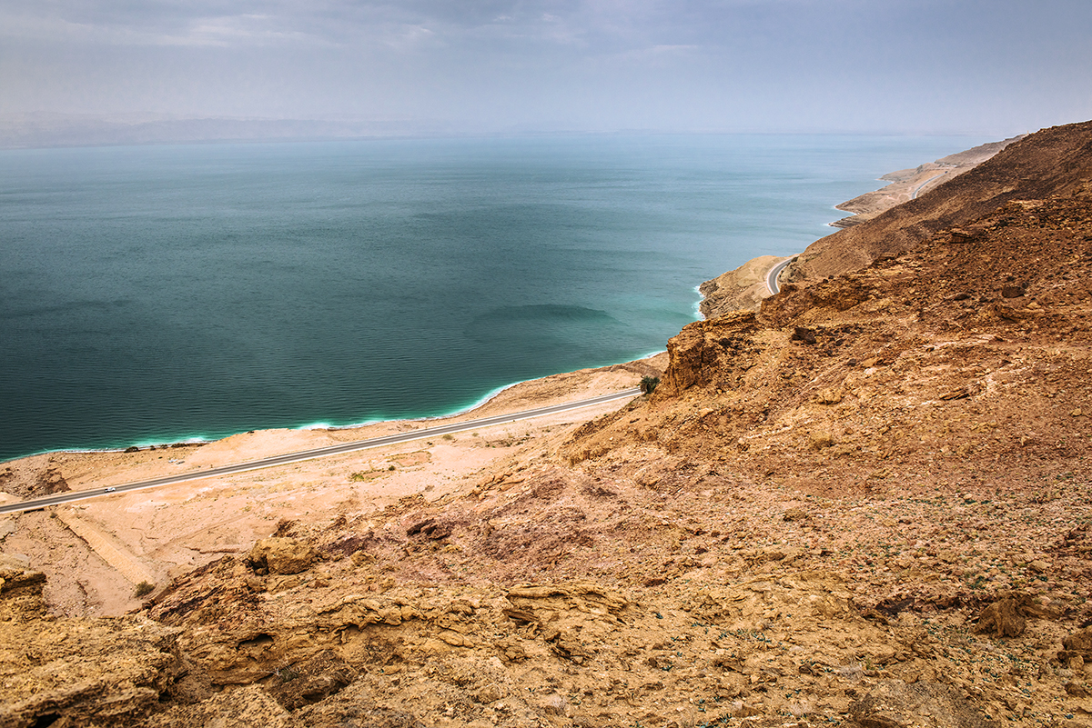 Morze Martwe w Jordanii. Największe atrakcje Jordanii. Biwak nad Morzem Martwym.